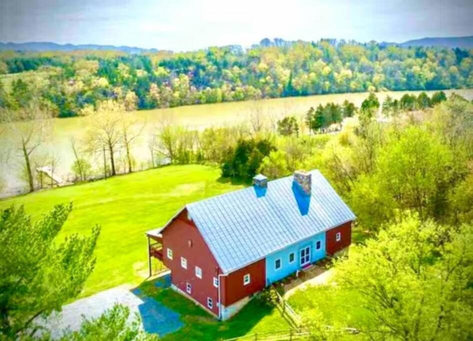 The Barn At Evermore: Riverfront Retreat W/Hot Tub Лурей Екстериор снимка