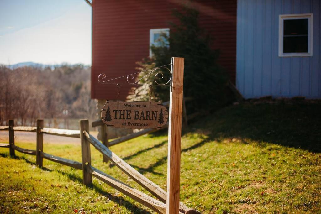 The Barn At Evermore: Riverfront Retreat W/Hot Tub Лурей Екстериор снимка