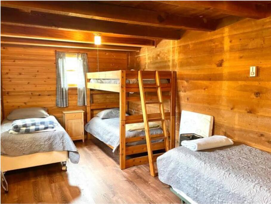 The Barn At Evermore: Riverfront Retreat W/Hot Tub Лурей Екстериор снимка