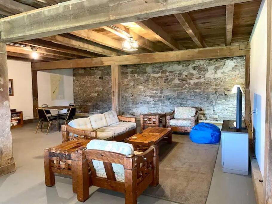 The Barn At Evermore: Riverfront Retreat W/Hot Tub Лурей Екстериор снимка