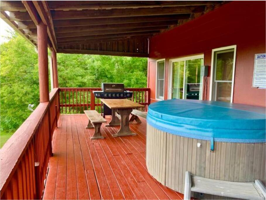 The Barn At Evermore: Riverfront Retreat W/Hot Tub Лурей Екстериор снимка